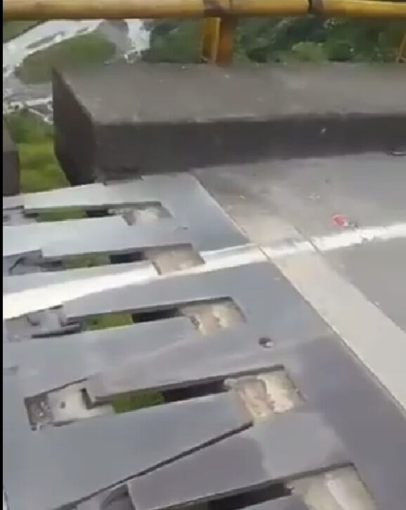 Video: desde 2022, comunidad le pidió al Invias hacer mantenimiento al puente Los Grillos. Foto: captura de pantalla.