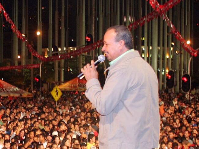 MEDELLIN, JUL. 29.- LA FIESTA SE PRENDIO EN FORMA LA NOCHE DEL VIERNES, CON LA REALIZACION DEL FESTIVAL DE ORQUESTAS. MILES PERSONAS BAILARON AL SON DE TROPICOMBO, LUIS ALBERTO POSADA, LOS GIGANTES DEL VALLENATO E ISMAEL MIRANDA (COLPRENSA –EL COLOMBIANO)