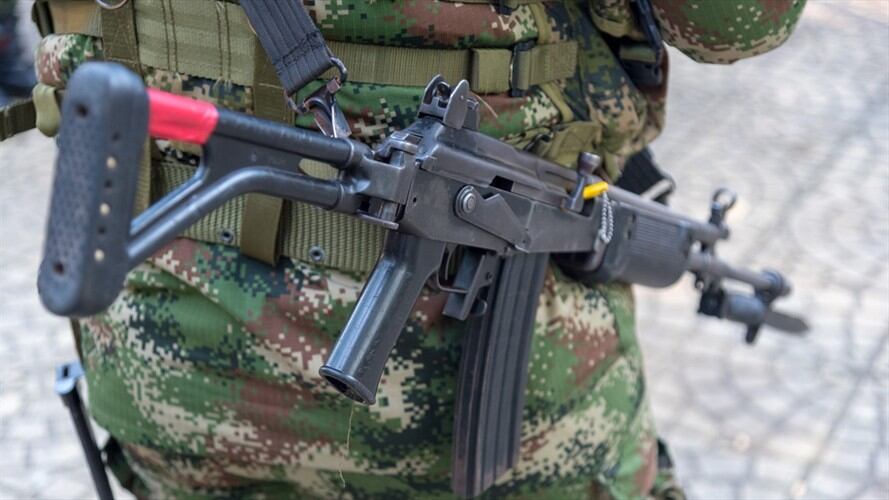 Acá a la puerta de mi casa llegó un uniformado a entregarme la citación: periodista Adriana Villegas. Foto: Getty Images