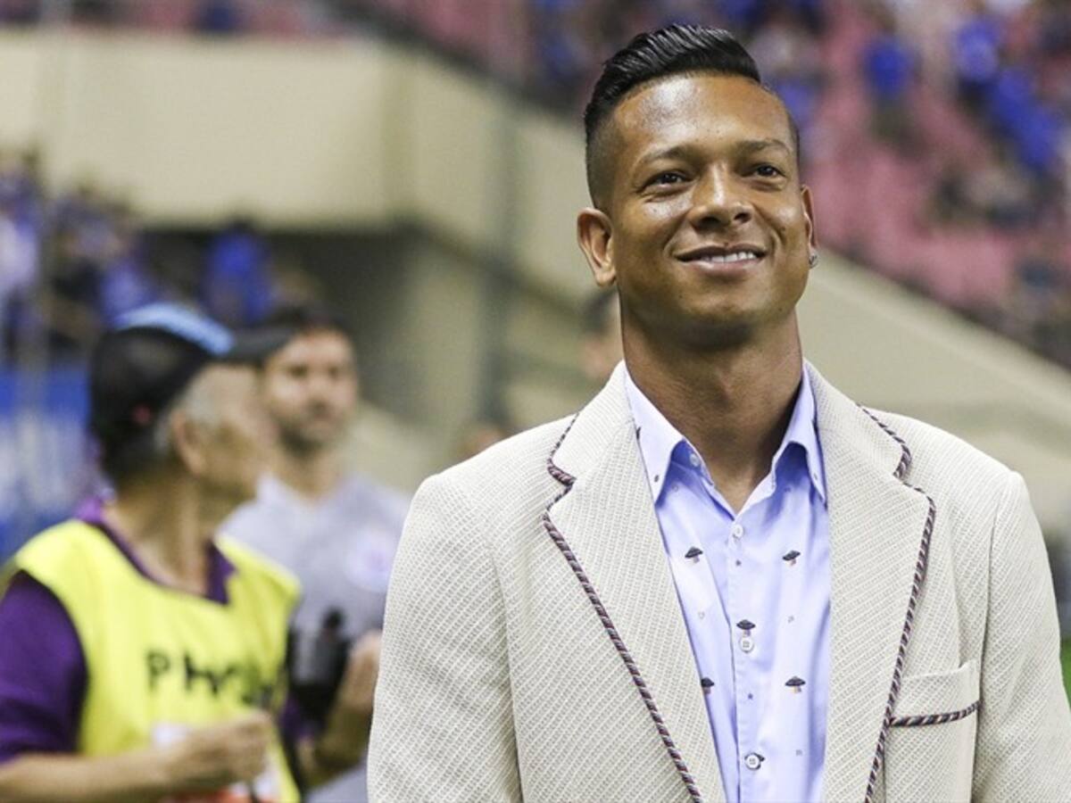 Fredy Guarín sorprende al pequeño Yanfry con su visita a Istmina