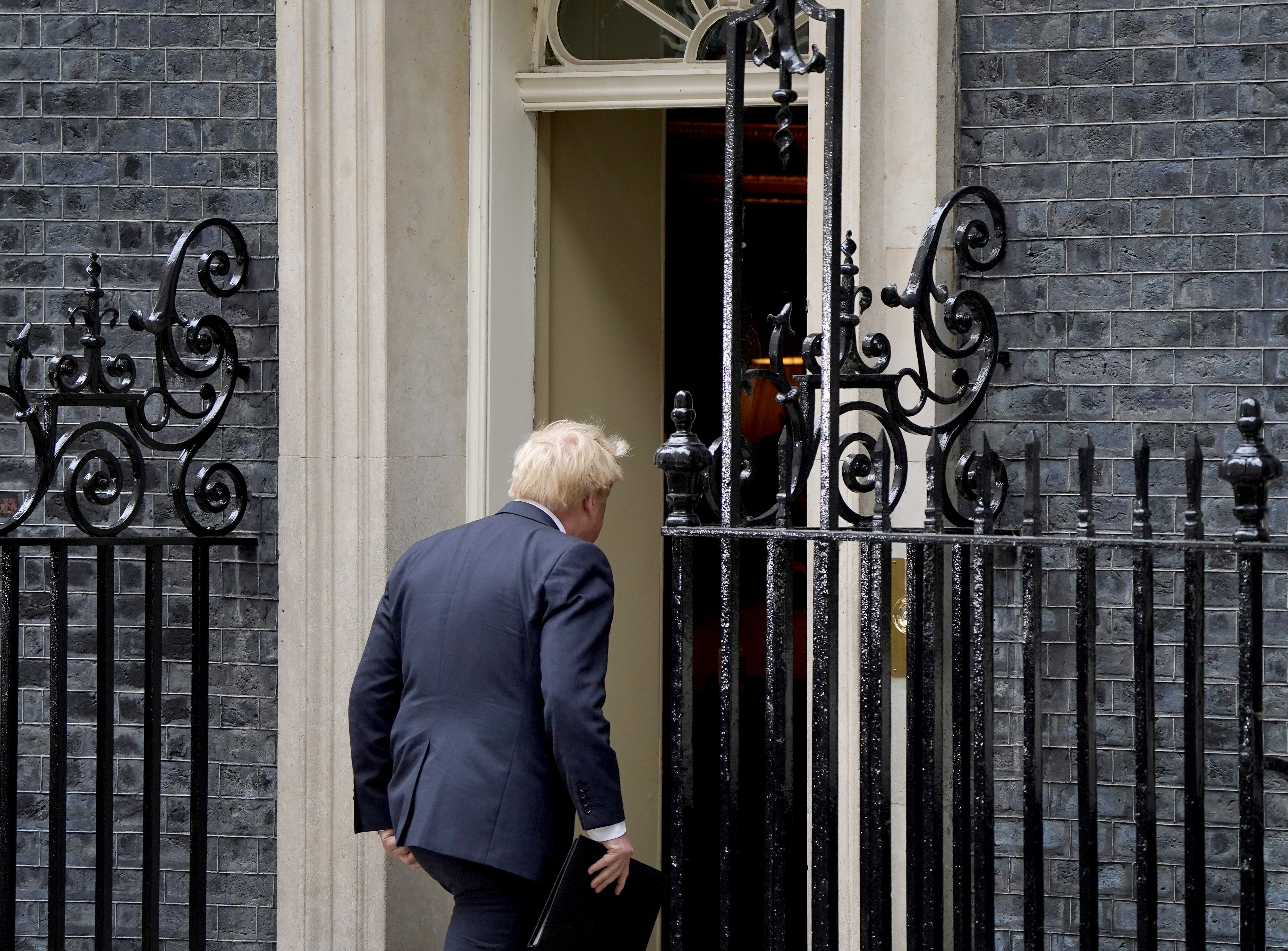Boris Johnson desde Downing Street tras renunciar como primer ministro de Reino Unido. (Photo by Gareth Fuller/PA Images via Getty Images)