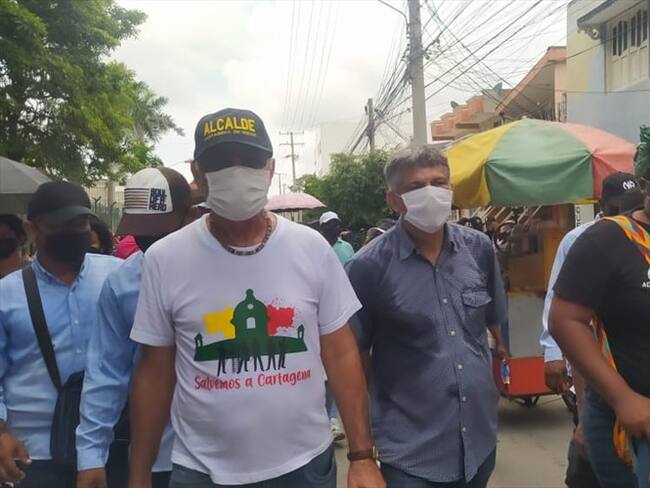 El alcalde de Cartagena, William Dau, y parte de su gabinete, participaron de la protesta de este sábado contra el abuso policial. Foto: Cortesía