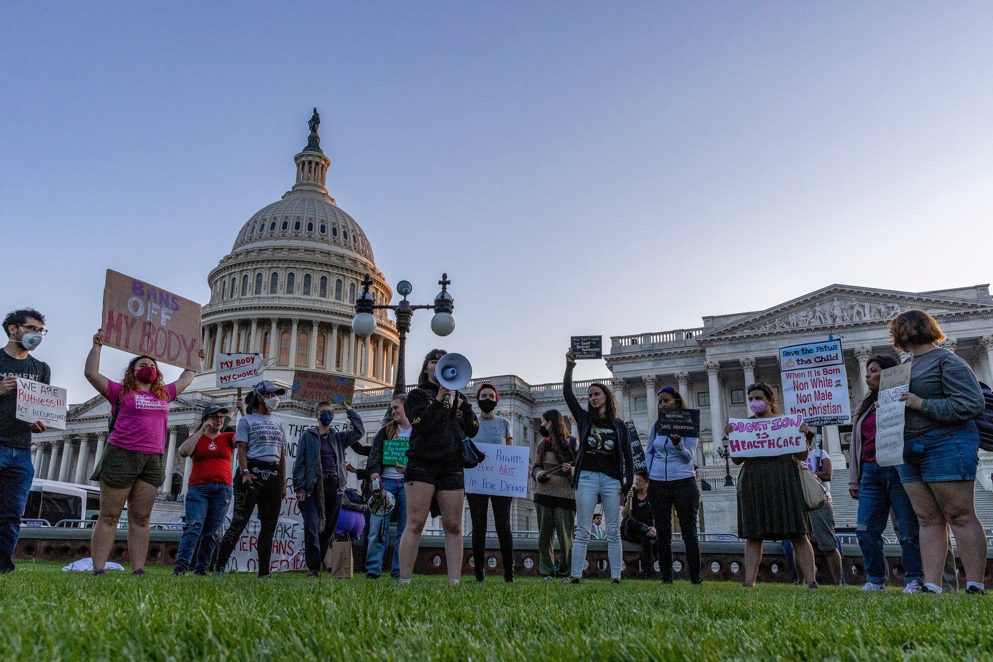 Manifestantes en Estados Unidos piden mantener legal el aborto  (Photo by Tasos Katopodis/Getty Images)