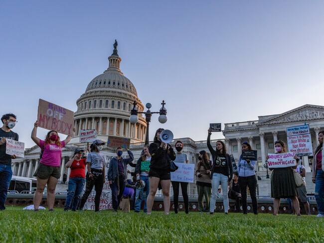Manifestantes en Estados Unidos piden mantener legal el aborto (Photo by Tasos Katopodis/Getty Images)