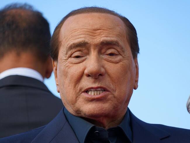 Berlusconi no fue capaz de modernizar la política en Italia: analista