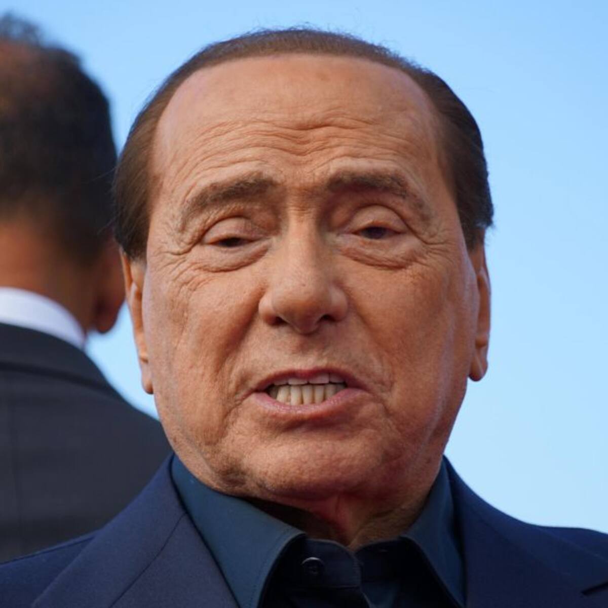 Berlusconi no fue capaz de modernizar la política en Italia: analista