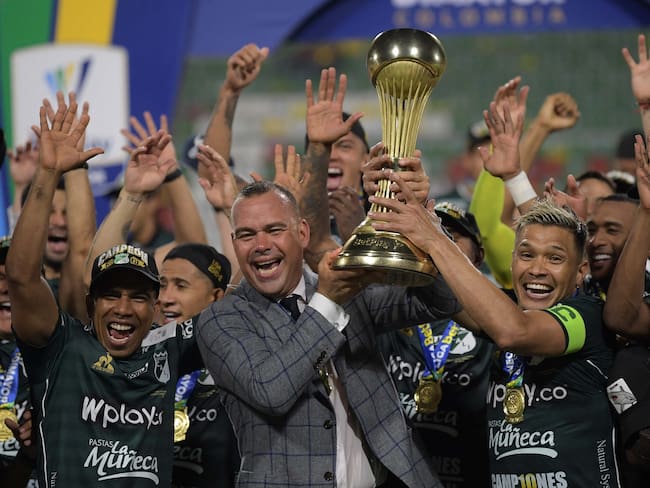 Rafael Dudamel y jugadores del Deportivo Cali celebrando la décima estrella del equipo