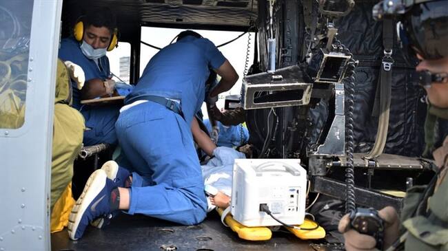 Debido a su delicado estado de salud, dos de los menores fueron evacuados en helicóptero. Foto: Armada Nacional