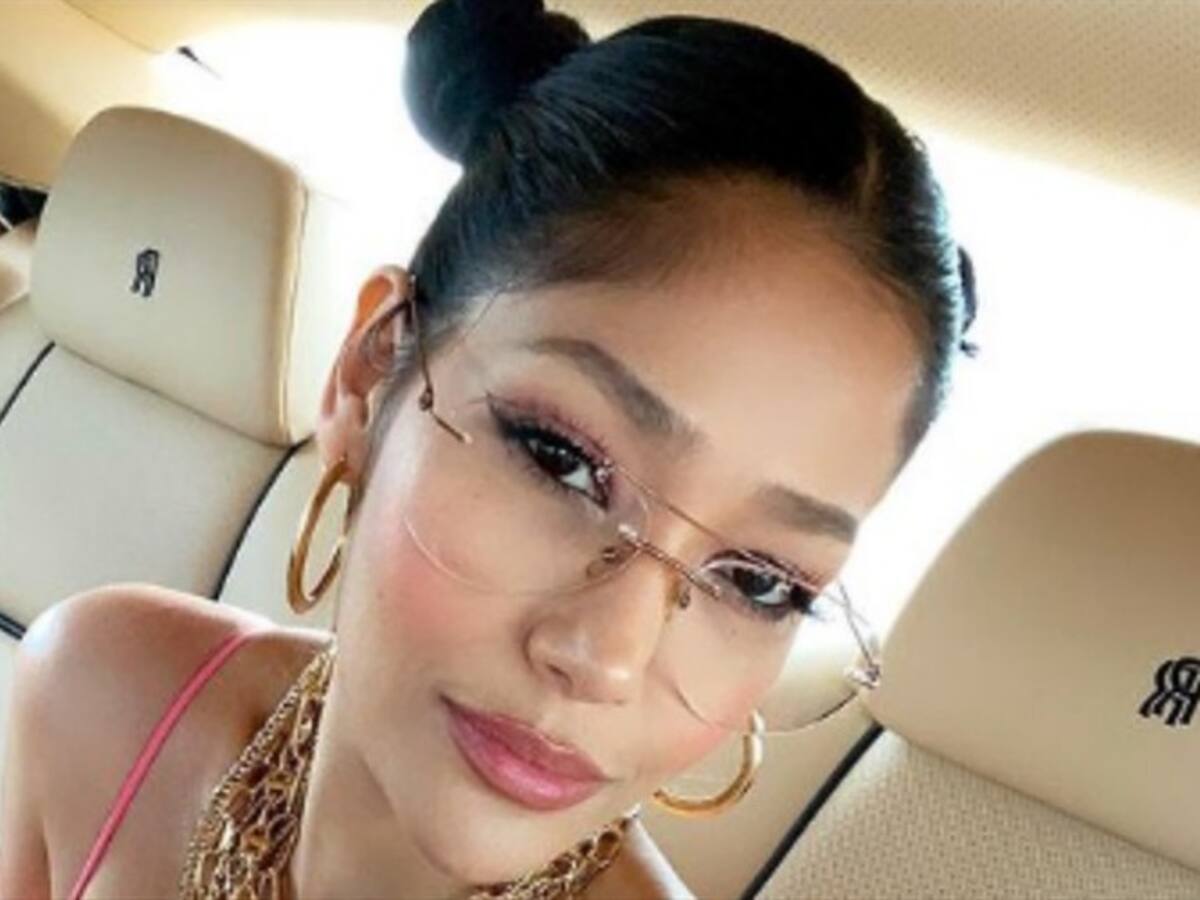 Farina le dio la bienvenida al 2021 con un particular, pero sensual escote