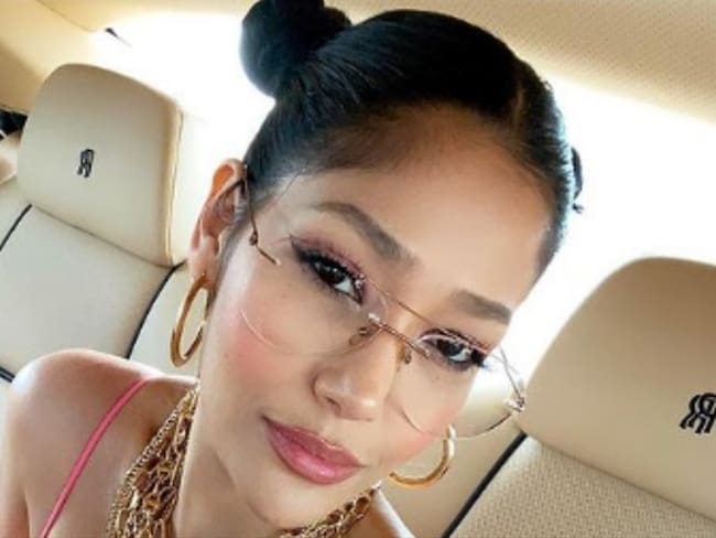 El escote con el que Farina recibió el 2021. Foto: Instagram: @farinamusic