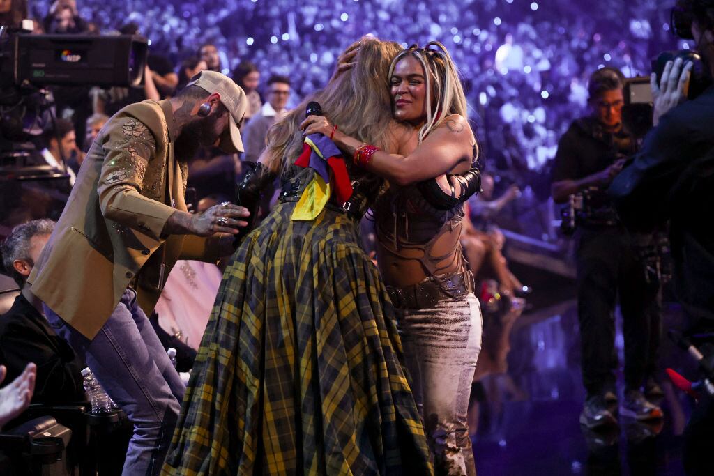 Taylor Swift y Karol G. Foto: Getty Images.