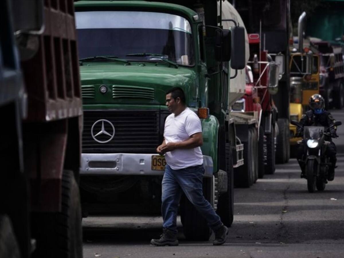 Autoridades anunciaron medidas para combatir el transporte ilegal en el país