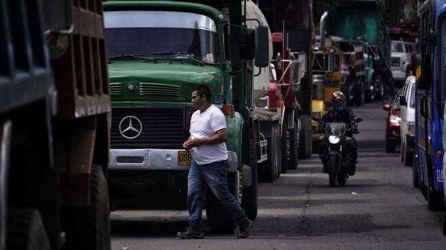Por primera vez en la historia la Superintendencia de Transporte le formuló cargos a 5 personas que conducían vehículos de servicio particular, por presuntamente violar la ley.. Foto: Getty Images