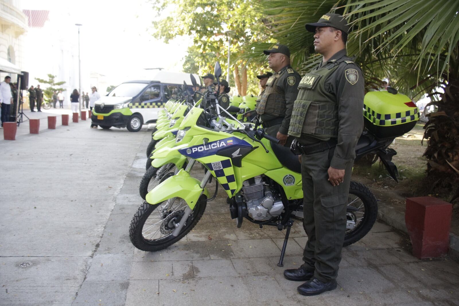 Entrega de motocicletas/ Policía Metropolitana de Santa Marta.