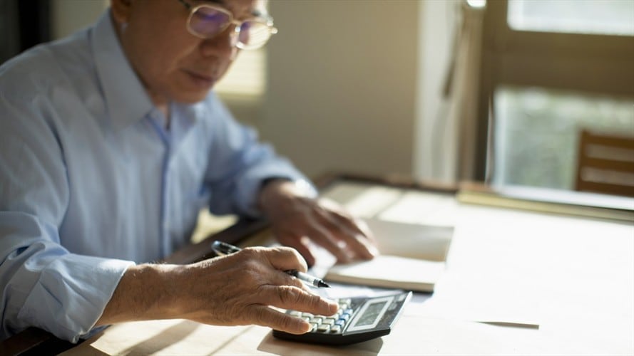 El proceso para solicitar la reliquidación de la pensión depende de si se trata de Colpensiones o de un fondo privado. Foto: Getty Images / SRDJANPAV