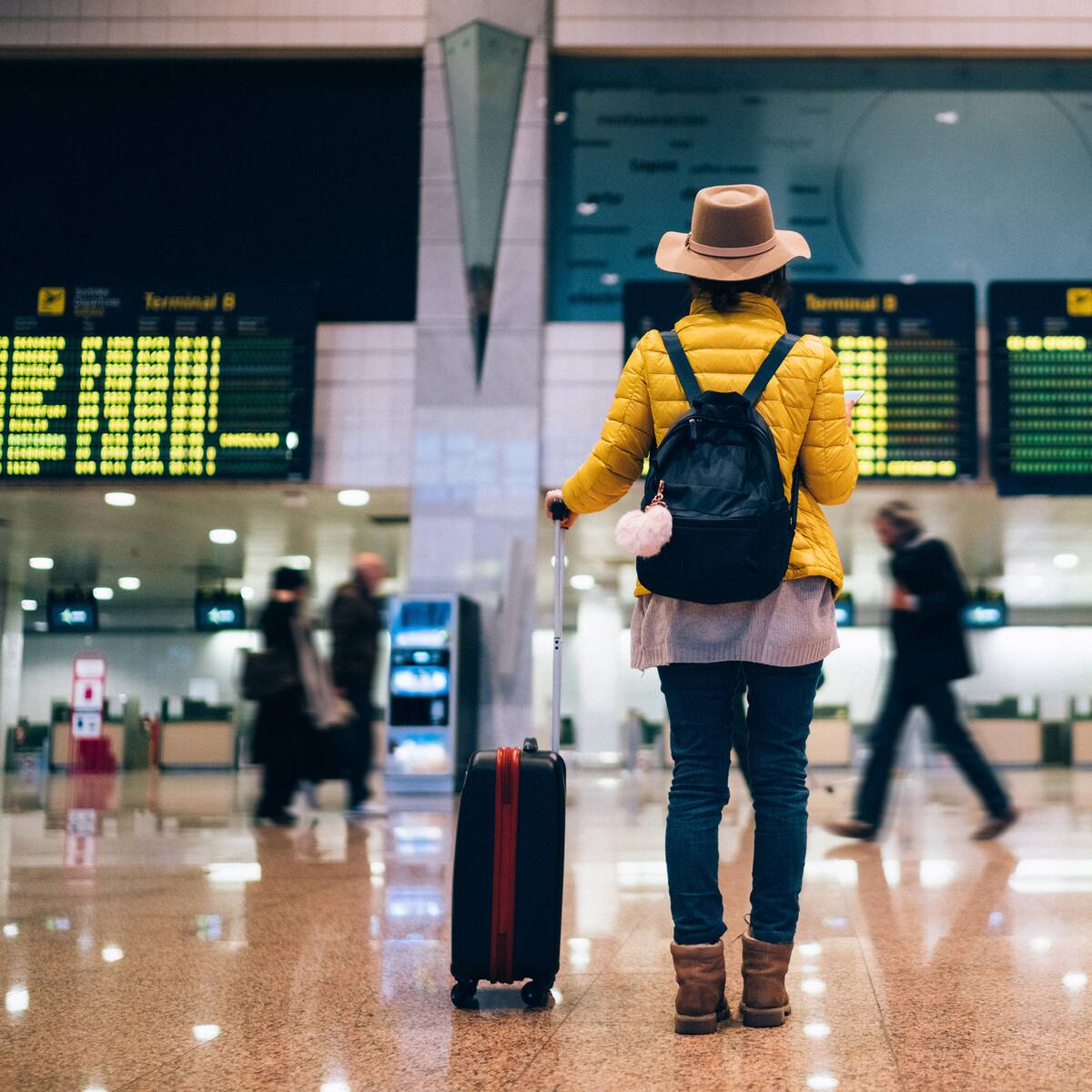 Aerolínea responde a denuncias de pasajeros por vuelos reprogramados
