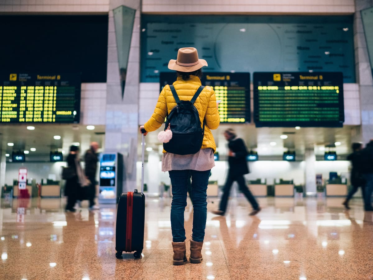 Aerolínea responde a denuncias de pasajeros por vuelos reprogramados