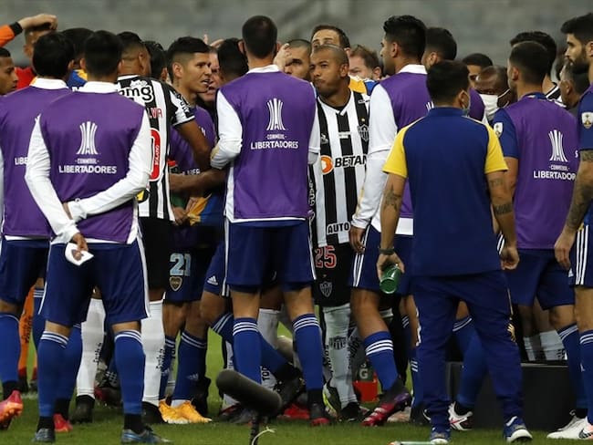 Reclamos entre jugadores de Boca Juniors y Atlético Mineiro. Foto: Getty Images