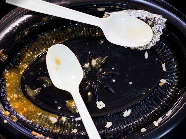 Imagen de referencia utensiliso desechables / Getty Images