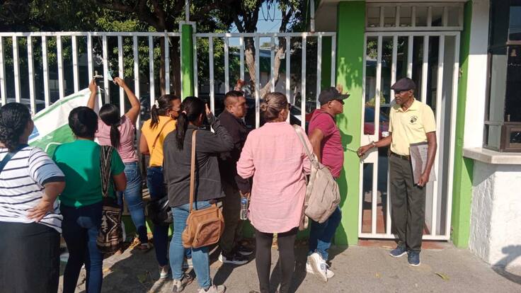 Líderes de las negritudes de Aracataca, Magdalena, se encadenaron en sede del ICBF