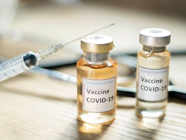 Hay una regla para entregar las dosis: Fernando Ruiz responde a polémica con Claudia López