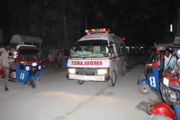 Servicios de emergencia en Mogadiscio. Foto: Said Yusuf Wasame/EFE