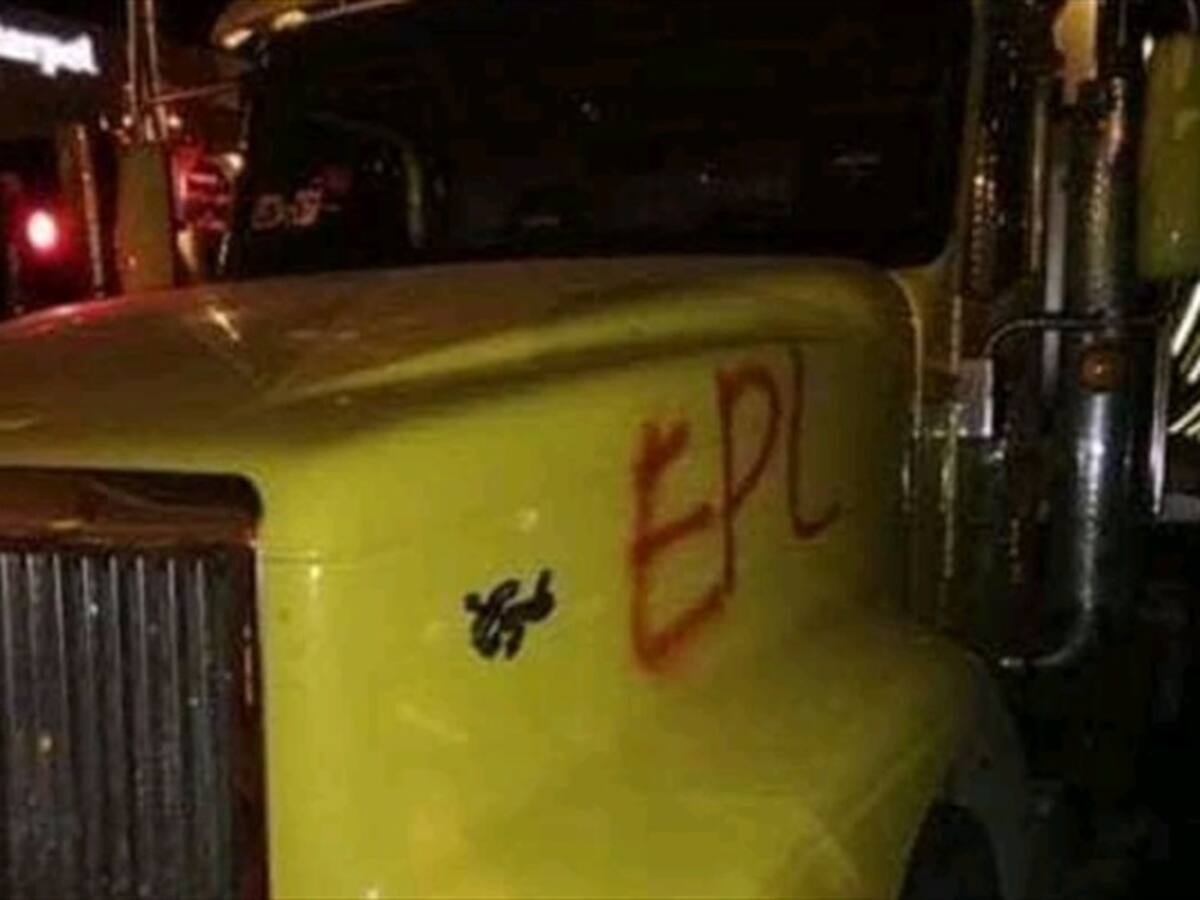 Integrantes del EPL marcaron con grafitis vehículos en la vía Cúcuta-Ocaña
