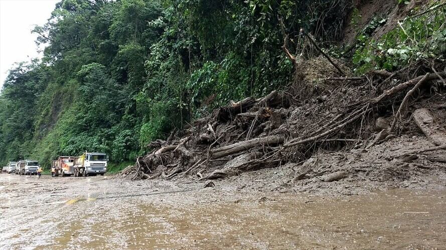 Durante el fin de semana se produjeron 15 derrumbes en la vía Bogotá – Villavicencio, por cuenta de las fuertes lluvias que azotan esa zona del país. Foto: Colprensa