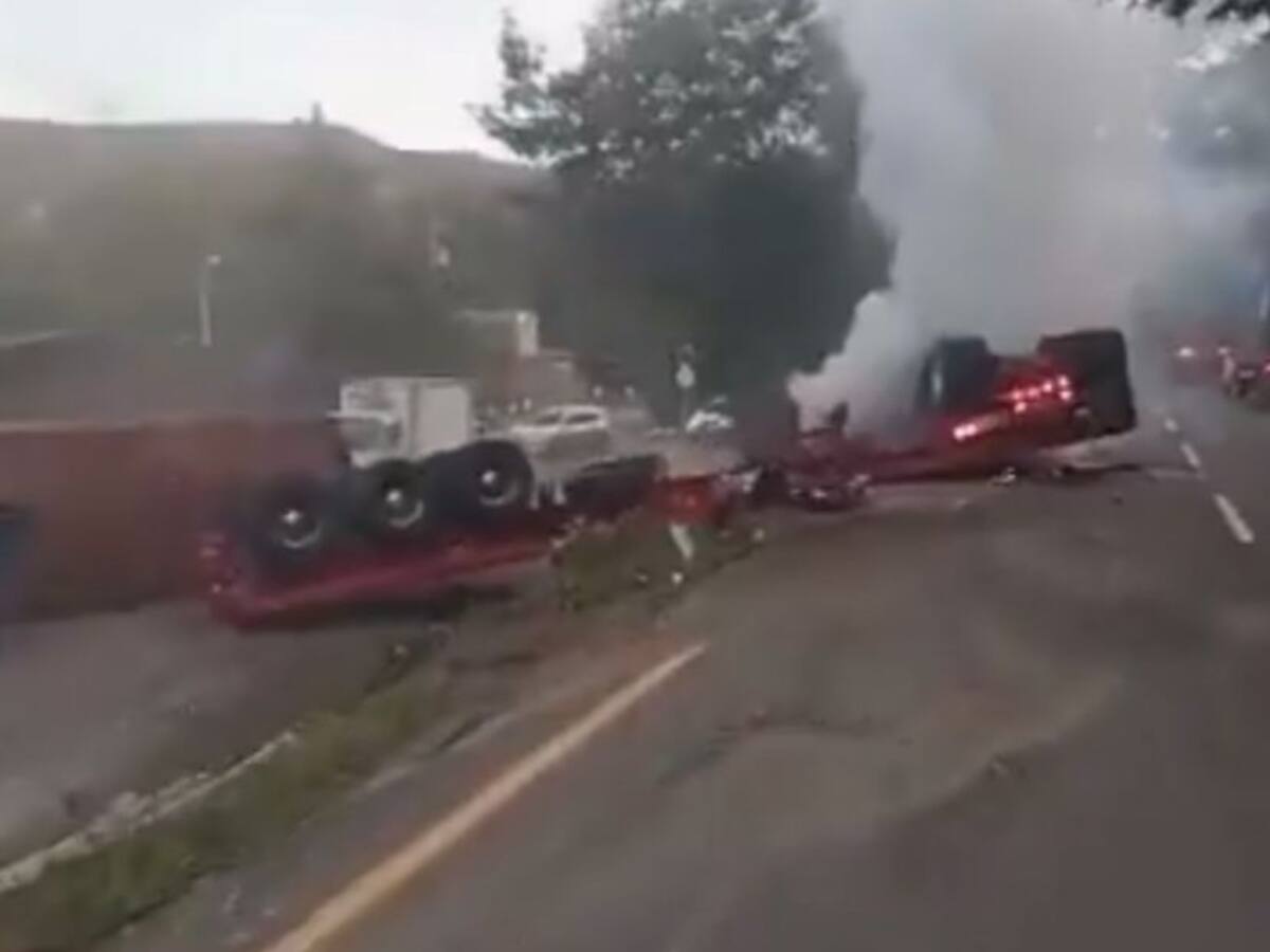 Volcamiento de tractocamión produjo emergencia en la vía Bogotá – Melgar