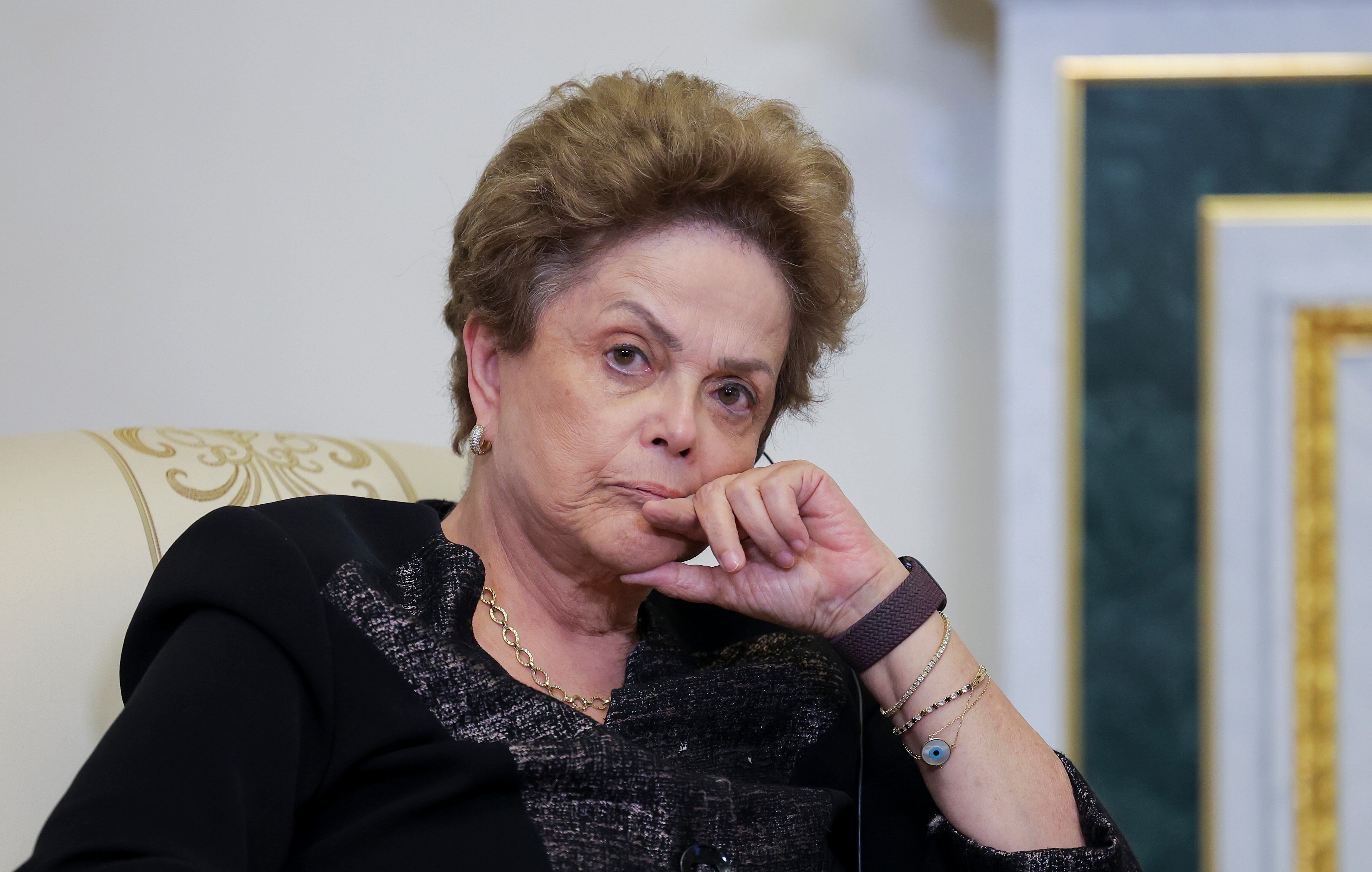 La presidenta del Nuevo Banco de Desarrollo, Dilma Rousseff, asiste a una reunión con el presidente de Rusia, Vladimir Putin, al margen del Foro Económico Internacional de San Petersburgo, en San Petersburgo, Rusia, el 6 de junio de 2024.