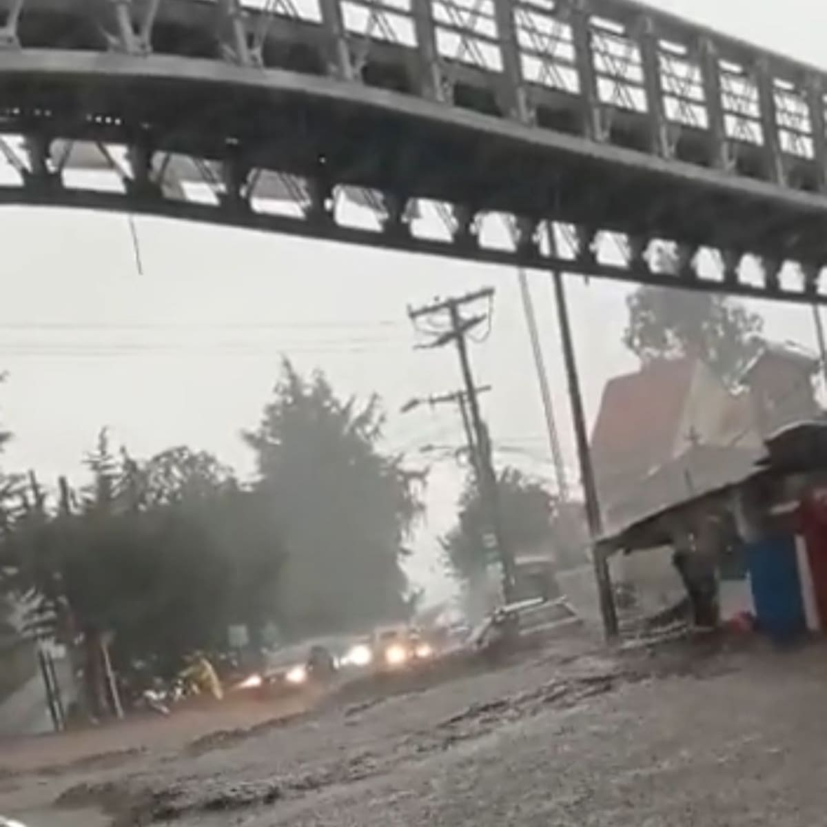 Desbordamiento en quebrada de La Calera dejó una mujer muerta y varias emergencias