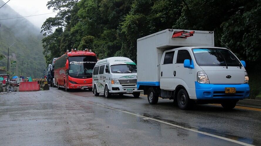 Gremios siguen pidiendo ayuda al Minagricultura por cierre de la vía Bogotá Villavicencio. Foto: Colprensa