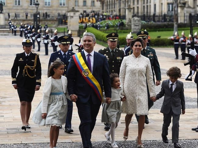 María Juliana Ruiz, y sus tres hijos, Eloísa, Luciana y Matías, viajaron a Armenia en el avión presidencial focker 002 para celebrar el cumpleaños de una de las niñas.. Foto: Colprensa