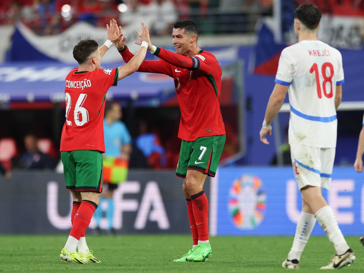 Portugal remontó y venció 2-1 a República Checa en Eurocopa con un gol al último minuto