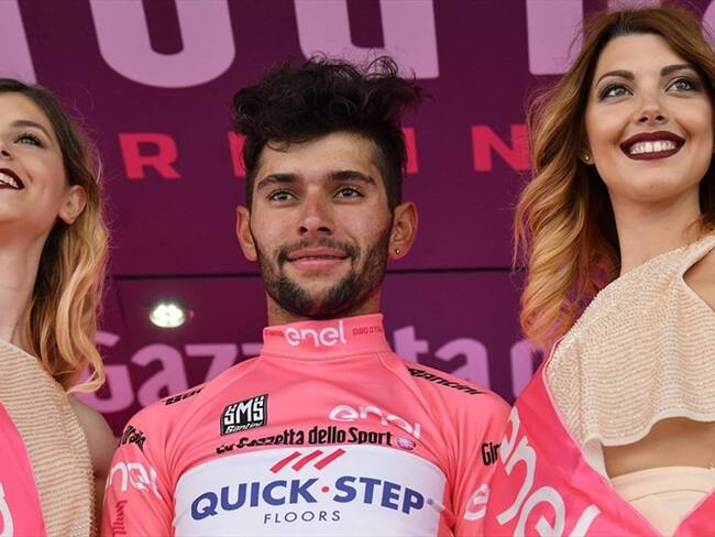 El colombiano Fernando Gaviria se estrena en su primer Giro y es el nuevo líder. Foto: Agencia EFE