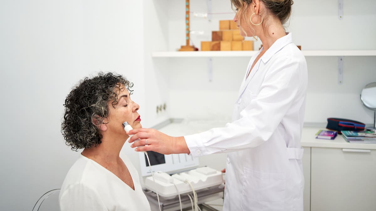 ¿Cuál es el tratamiento para el cáncer de piel? Cirujano de cabeza y cuello respondió