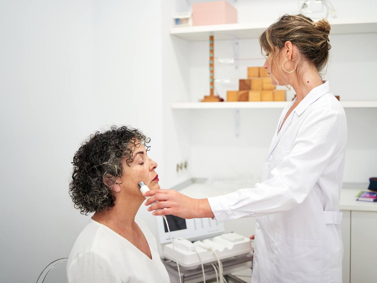 ¿Cuál es el tratamiento para el cáncer de piel? Cirujano de cabeza y cuello respondió