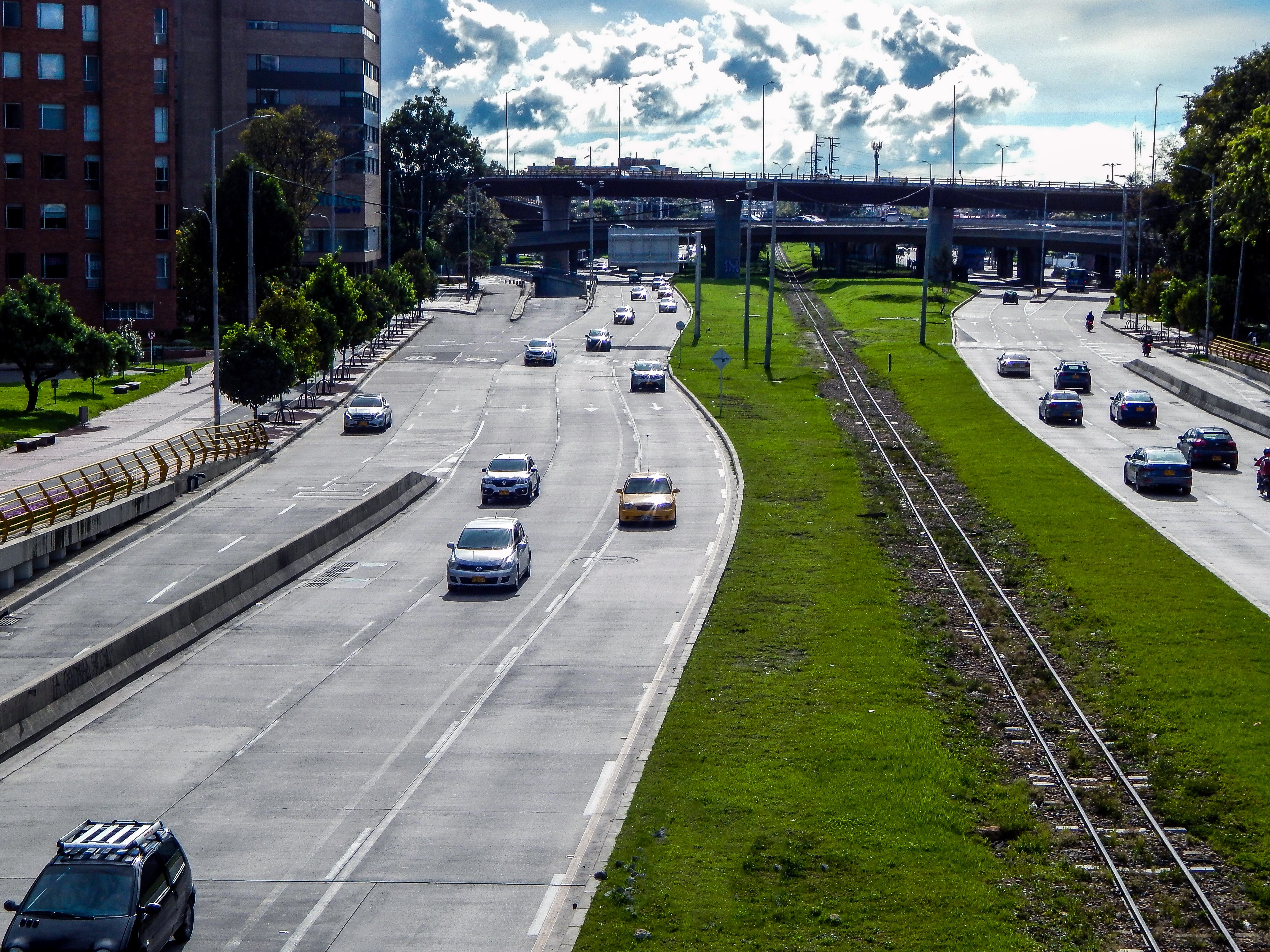 Carros transitando por Bogotá (GettyImages)