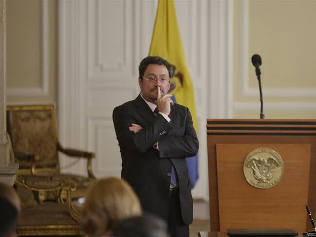 El mensaje de Bolton fue: o hay negociación o un escenario como el de Noriega: F. Santos