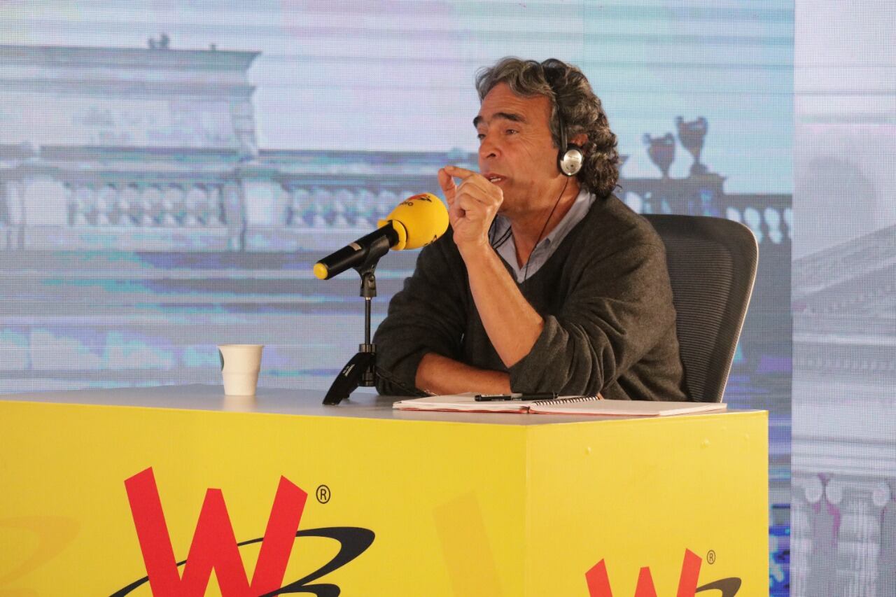 “Queremos sacar a la Policía del Ministerio de Defensa”: Sergio Fajardo