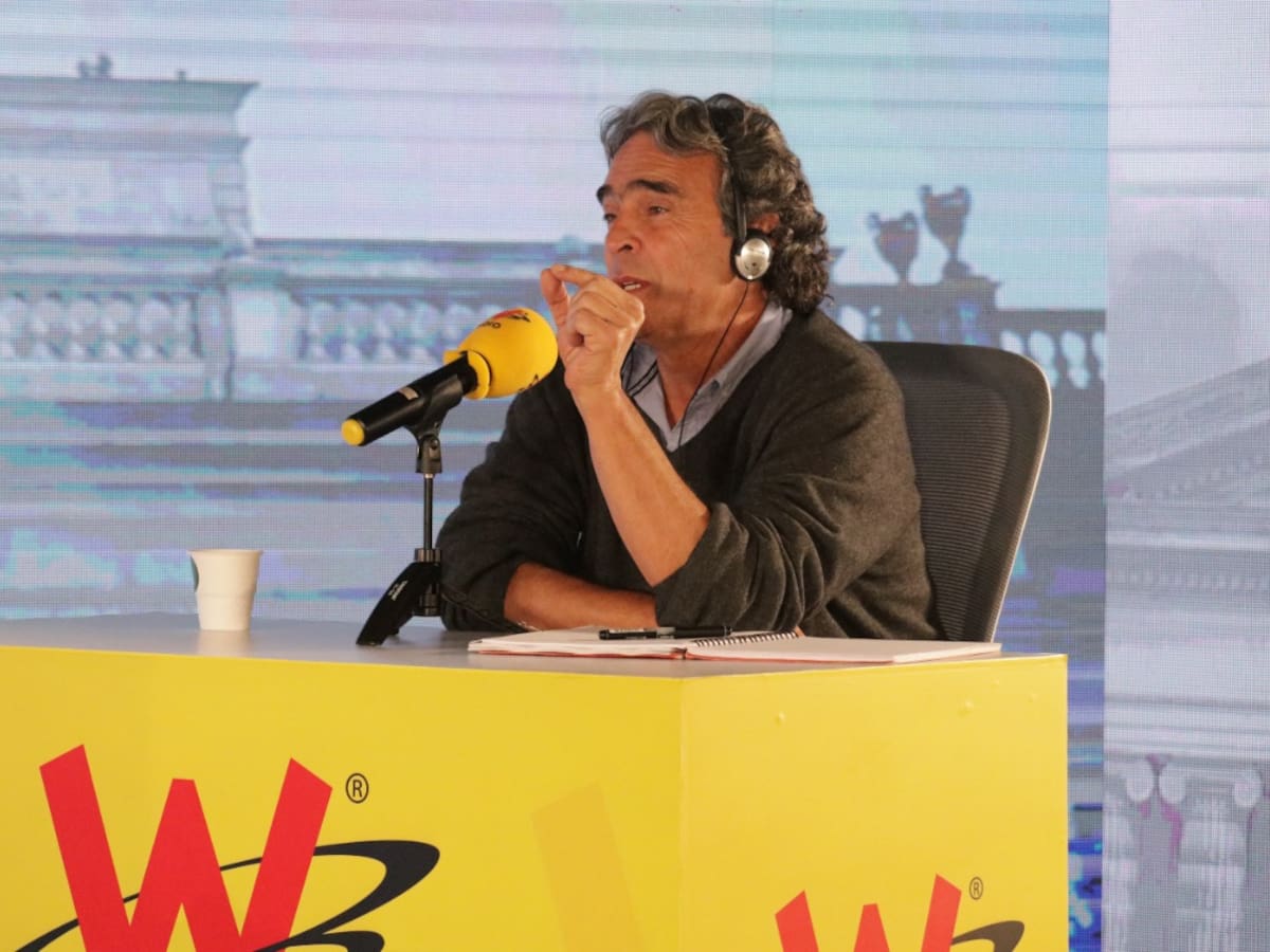 “Queremos sacar a la Policía del Ministerio de Defensa”: Sergio Fajardo