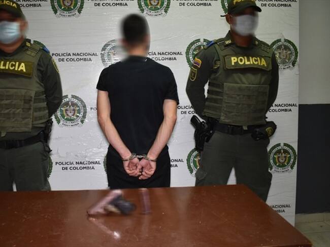 A los detenidos les fueron incautadas un arma de fuego industrial y un cartucho para la misma. Foto: Cortesía Policía