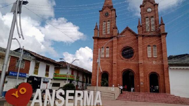 Investigan presunto abuso policial en Anserma, Caldas. Crédito: Óscar M. Ramírez.