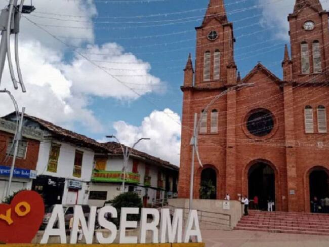 Investigan presunto abuso policial en Anserma, Caldas. Crédito: Óscar M. Ramírez.