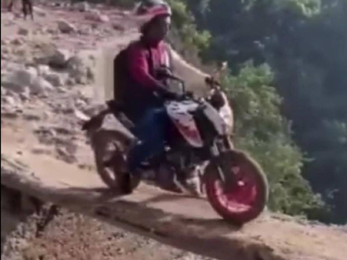 Video: Motociclistas arriesgan sus vidas en la vía Curos - Málaga