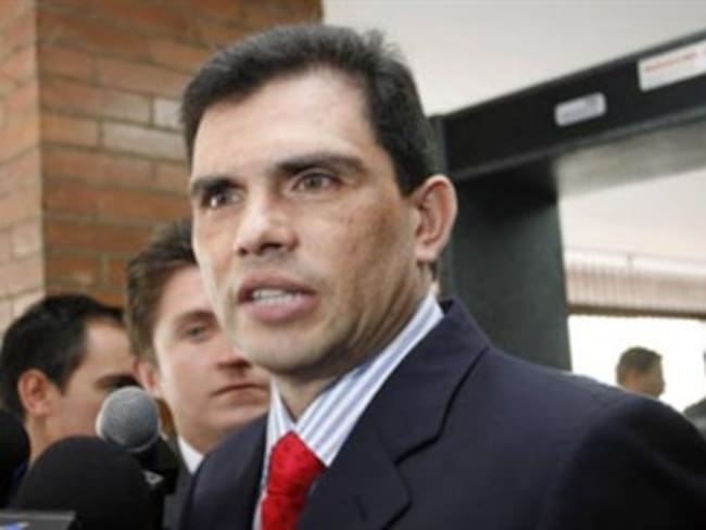 Senador Álvaro Araujo fue trasladado a la clínica Reina Sofía