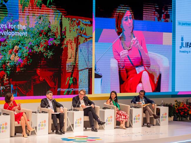 Bancos internacionales, comprometidos en respaldar crisis climática