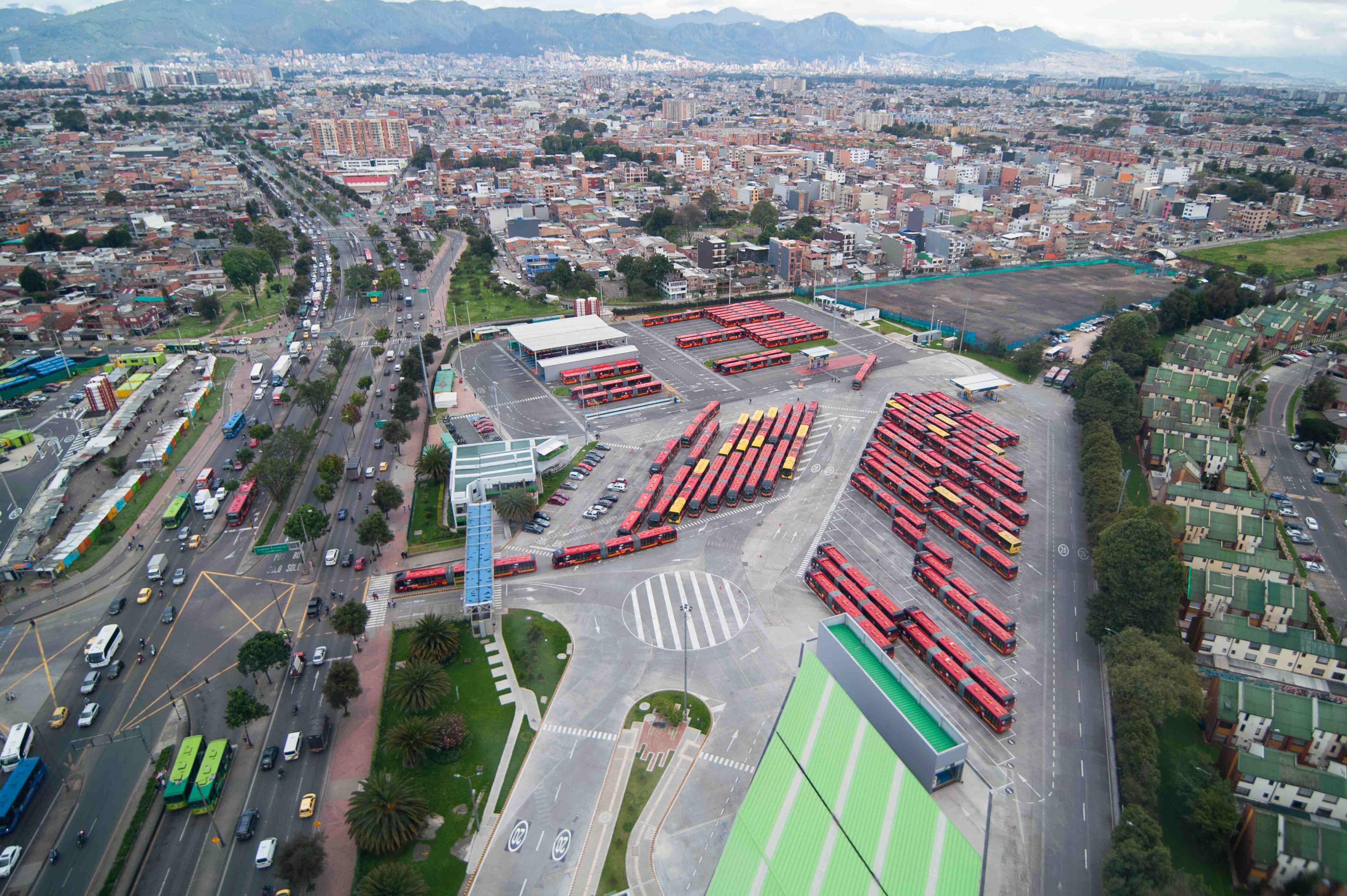 TransMilenio de Bogotá. (Photo by: Sebastian Barros/Long Visual Press/Universal Images Group via Getty Images)