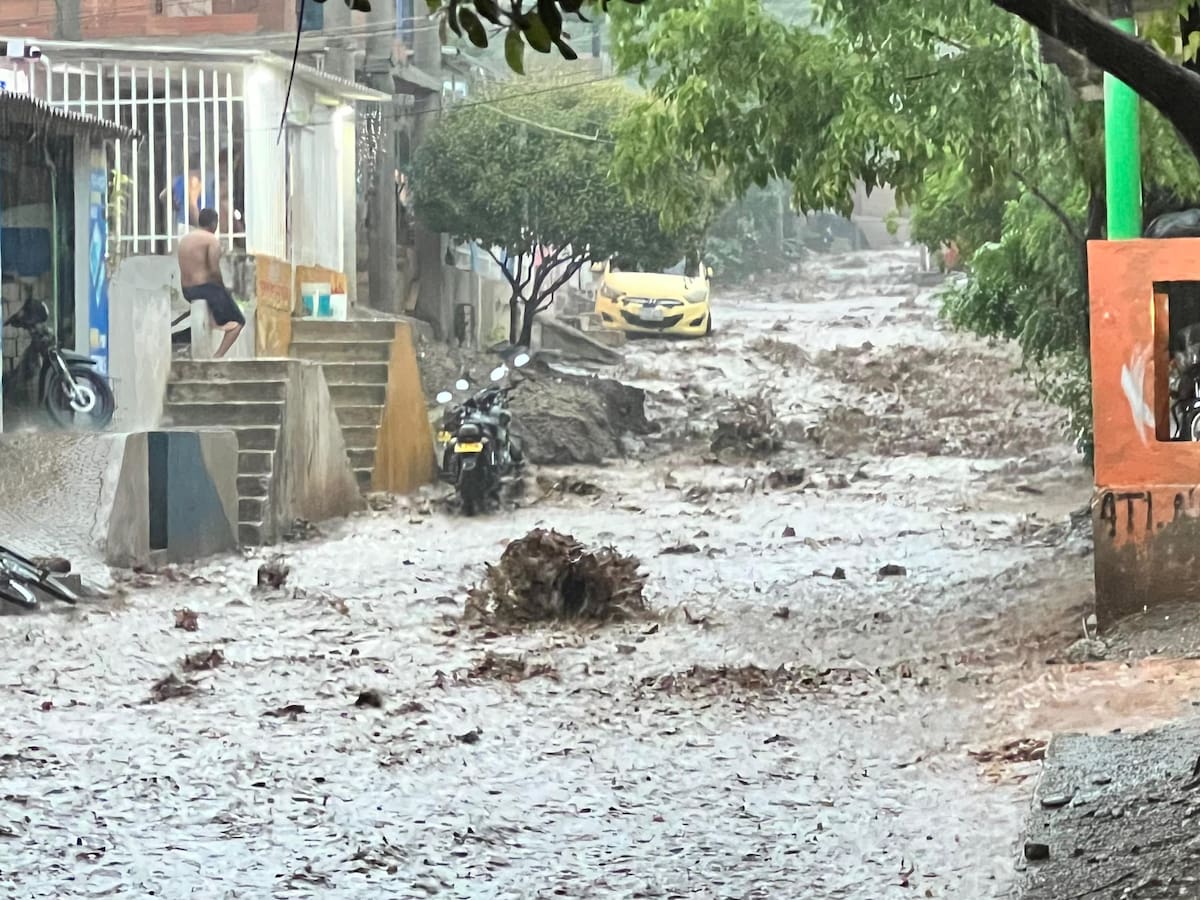 Tres viviendas colapsadas tras fuerte aguacero que cayó en Santa Marta
