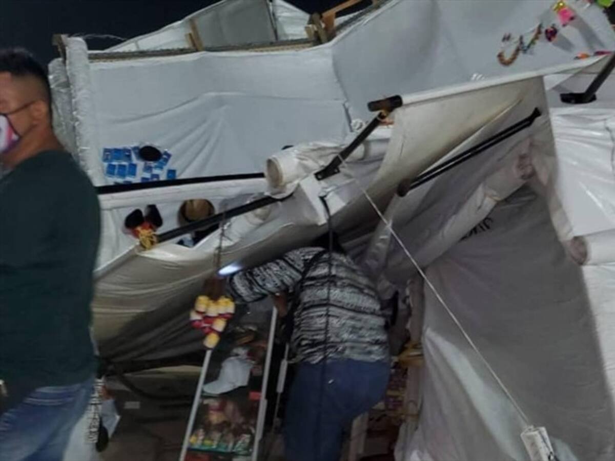 Fuertes brisas destrozan feria en el Malecón del Río en Barranquilla